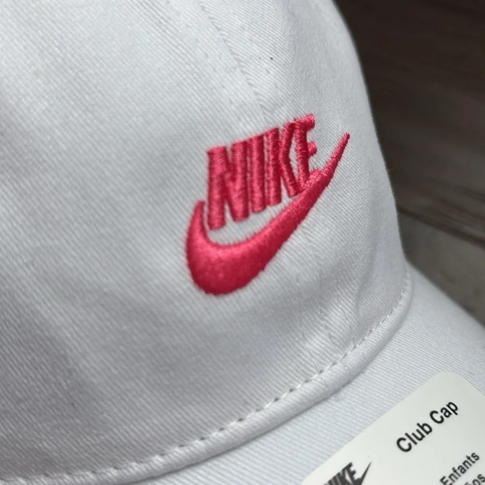 Nike Club/Baseball cap,velcro back, embroidered Nike swoosh logo,6 panel vented